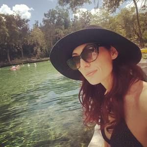 Meet your Posher, Angela